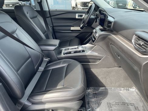 Used 2022 Ford Explorer XLT w/ Equipment Group 202A image 16