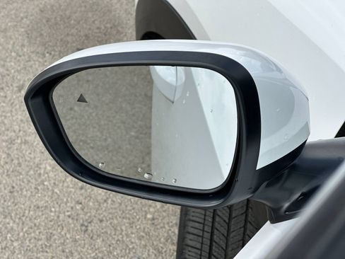 Used 2025 Nissan Kicks SR w/ SR Premium Package FWD image 32