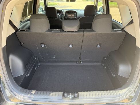 Used 2025 Kia Soul LX w/ LX Technology Package FWD image 31