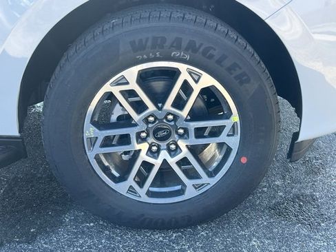 New 2025 Ford Expedition Active image 7