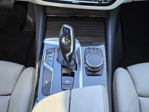 Used 2019 BMW 530i w/ Convenience Package image 24