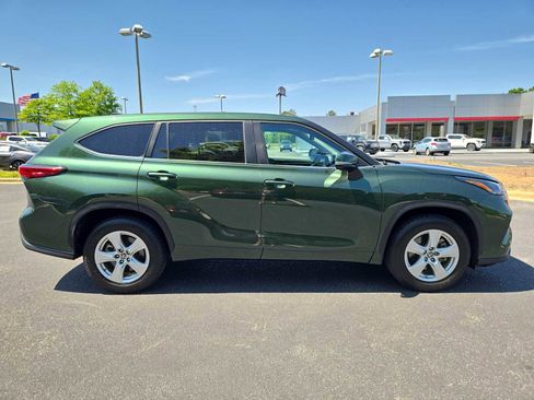 Used 2023 Toyota Highlander LE image 5