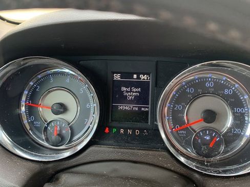 Used 2015 Chrysler Town & Country Touring-L w/ Driver Convenience Group image 18