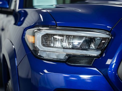 Used 2022 Toyota Tacoma TRD Sport image 15