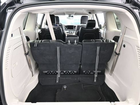 Used 2023 Chrysler Pacifica Touring-L FWD image 44