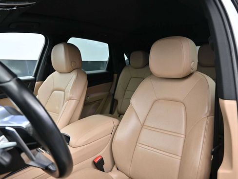 Used 2021 Porsche Cayenne AWD/4WD image 5
