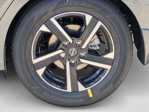 New 2025 Nissan Sentra SV image 9