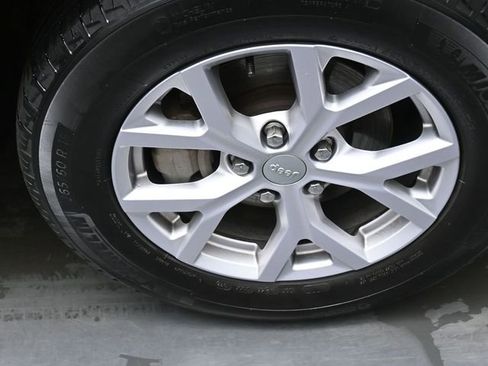 Used 2022 Jeep Grand Cherokee Limited w/ Luxury Tech Group II image 31