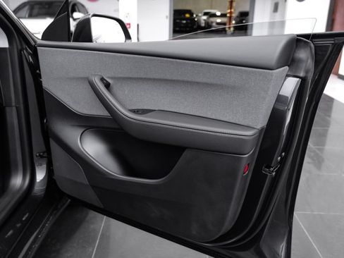 Used 2026 Tesla Model Y 2WD image 42