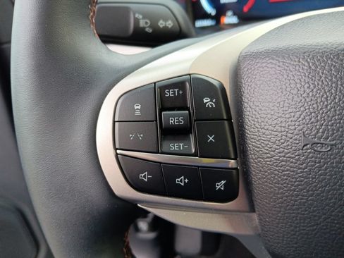Used 2025 Ford Explorer Active w/ Active Comfort Package AWD/4WD image 17