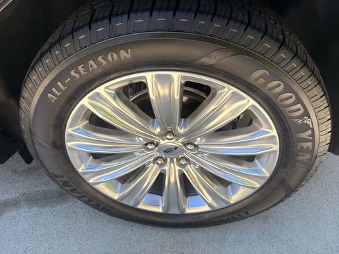 Used 2022 Ford Explorer Limited w/ Equipment Group 301A image 19