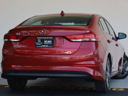 Used 2017 Hyundai Elantra SE FWD image 11