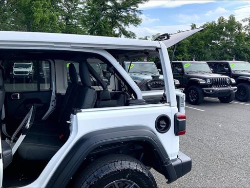 Used 2024 Jeep Wrangler Unlimited Sport AWD/4WD image 32