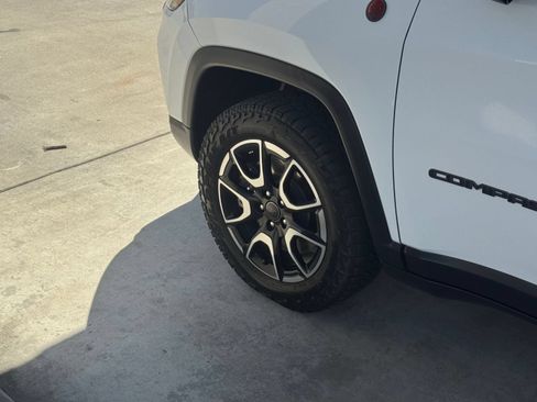 Used 2025 Jeep Compass Trailhawk AWD/4WD image 29