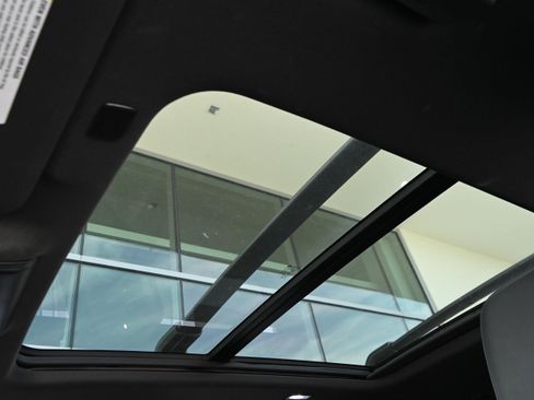 Used 2023 Chevrolet Tahoe Z71 w/ Luxury Package image 25