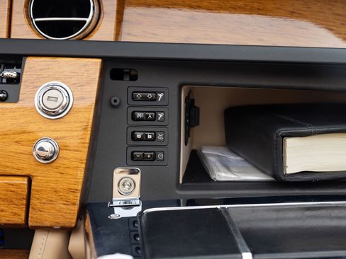 Used 2009 Rolls-Royce Phantom Drophead Coupe RWD image 30