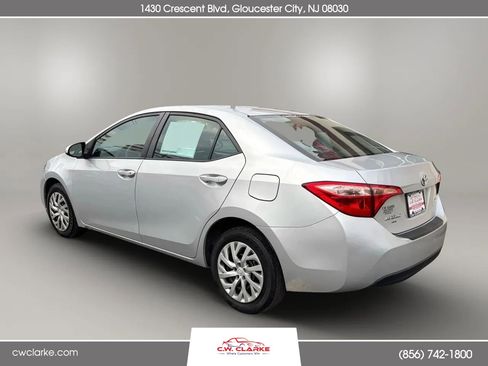 Used 2018 Toyota Corolla LE image 5