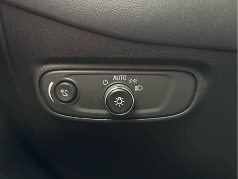 Used 2021 Chevrolet Equinox LS w/ LS Convenience Package image 29