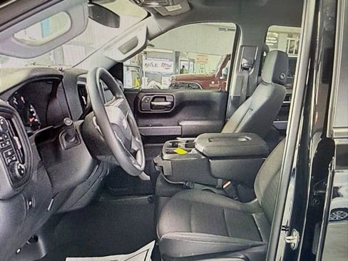 Used 2024 Chevrolet Silverado 1500 Custom image 3