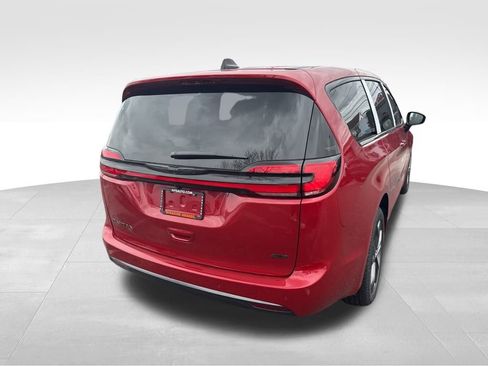 New 2026 Chrysler Pacifica Select image 5