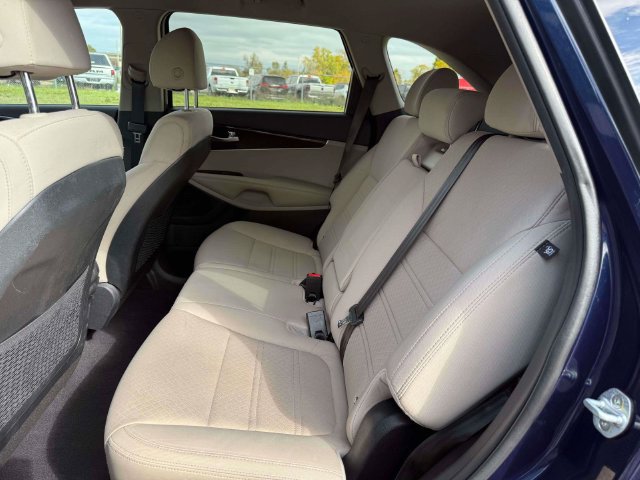 Used 2018 Kia Sorento FWD image 13