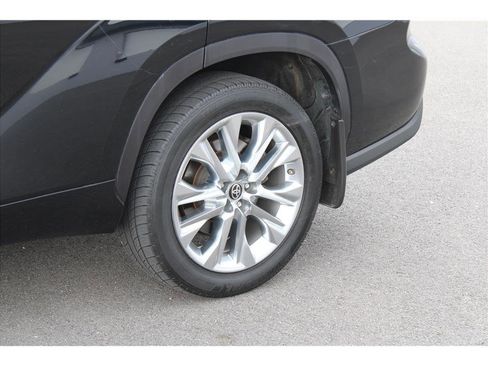 Used 2020 Toyota Highlander Limited image 6