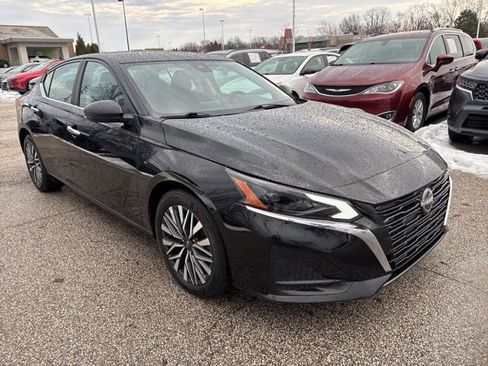 Used 2025 Nissan Altima 2.5 SV image 3