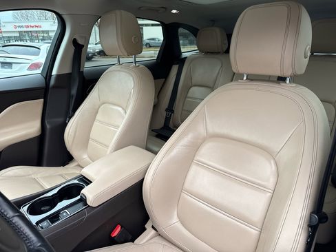 Used 2017 Jaguar F-PACE Prestige image 26