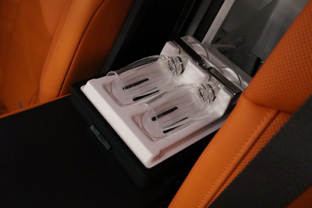 Used 2023 Rolls-Royce Phantom Sedan w/ Leather Finishing Pack RWD image 17