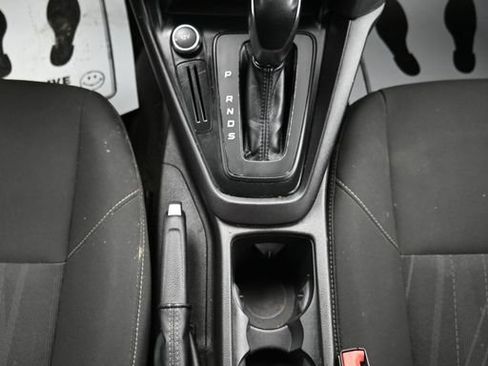 Used 2016 Ford Focus SE w/ SE Sport Package FWD image 19