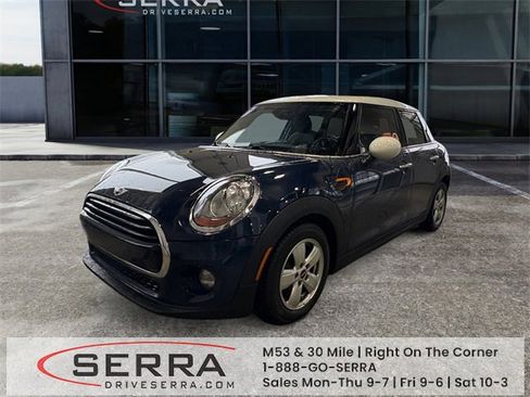 Used 2017 MINI Cooper 4-Door Hardtop image 1