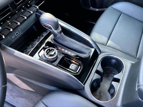 Used 2025 GMC Canyon Elevation w/ Convenience Package image 16