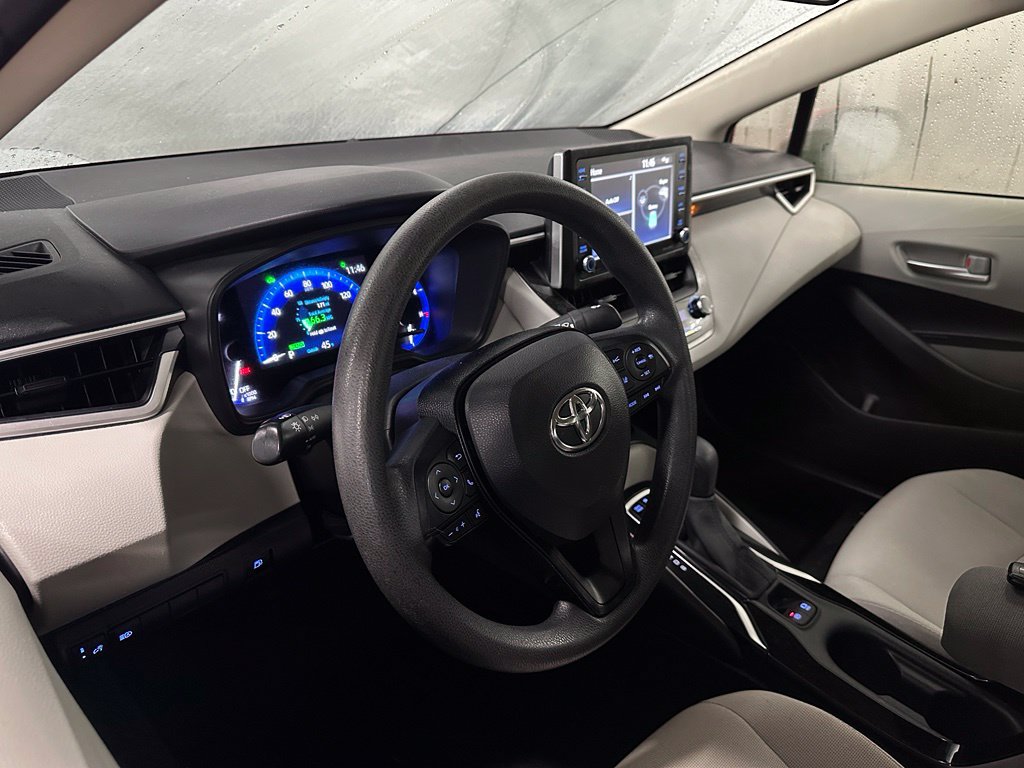 Used 2021 Toyota Corolla LE FWD image 2