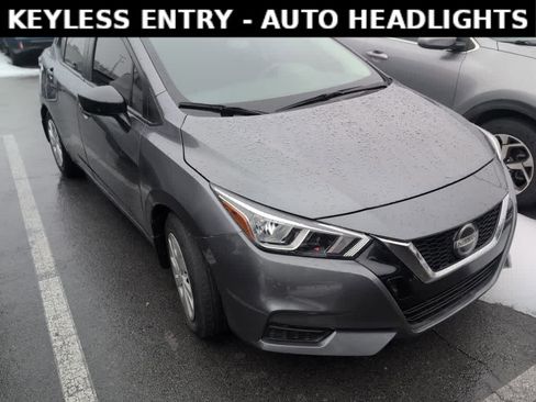 Used 2022 Nissan Versa S image 3