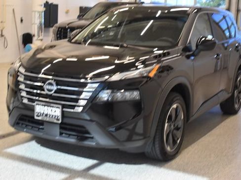 Used 2025 Nissan Rogue SV AWD/4WD image 9