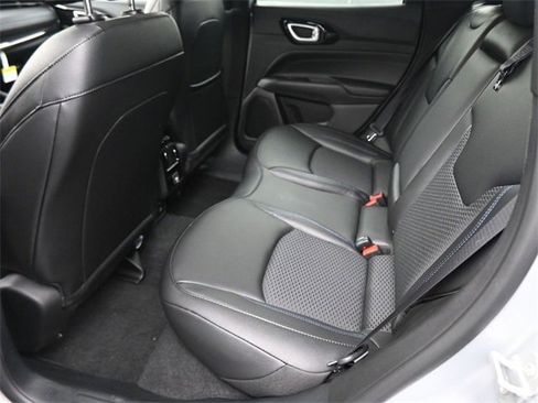 New 2026 Jeep Compass Latitude image 39