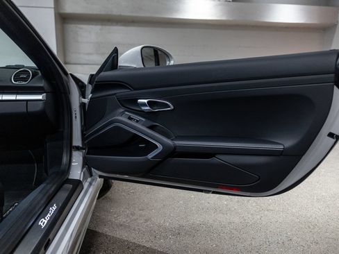 Certified 2024 Porsche 718 Boxster RWD image 39