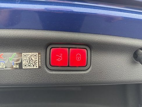 Used 2023 Mercedes-Benz C 300 4MATIC Sedan image 32