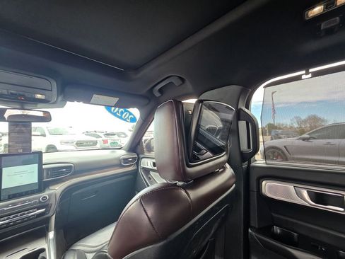 Used 2020 Ford Explorer Platinum w/ Premium Technology Package image 9