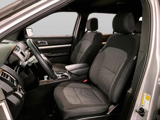 Used 2017 Ford Explorer XLT FWD image 25