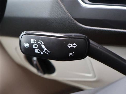 Used 2024 Volkswagen Tiguan SE AWD/4WD image 16