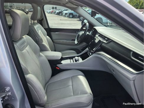 Used 2021 Jeep Grand Cherokee L Overland w/ Luxury Tech Group IV AWD/4WD image 44