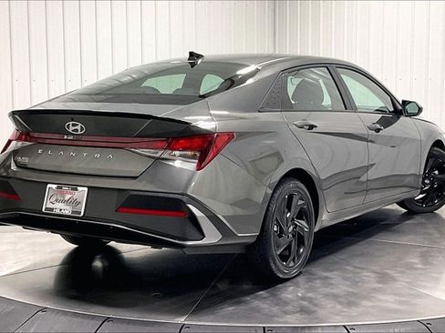 Used 2026 Hyundai Elantra Sport FWD image 12