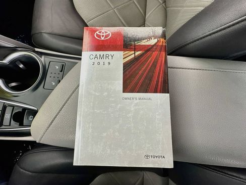 Used 2019 Toyota Camry XLE FWD image 38
