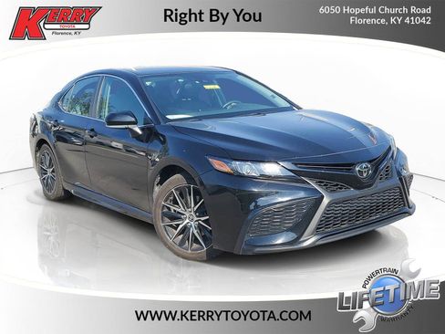 Used 2024 Toyota Camry SE image 1