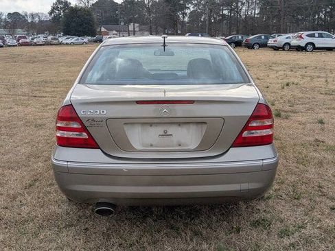 Used 2006 Mercedes-Benz C 230 Sedan image 4