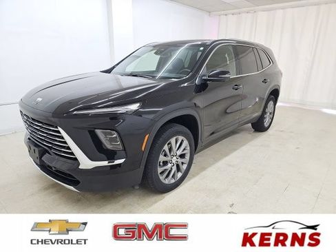 Used 2025 Buick Enclave Preferred AWD/4WD image 1