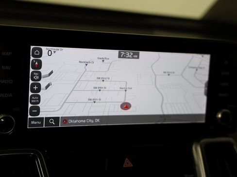 Used 2023 Kia Sorento SX image 19