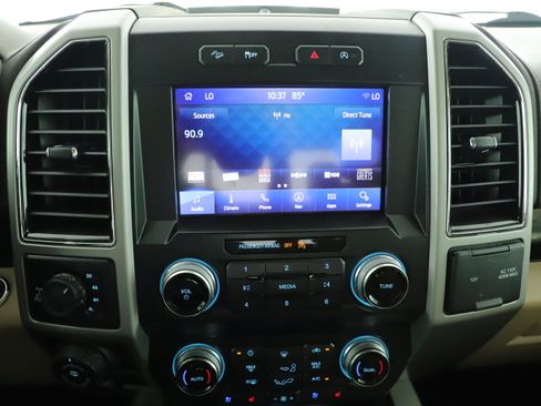 Used 2019 Ford F150 Lariat w/ Equipment Group 502A Luxury AWD/4WD image 18