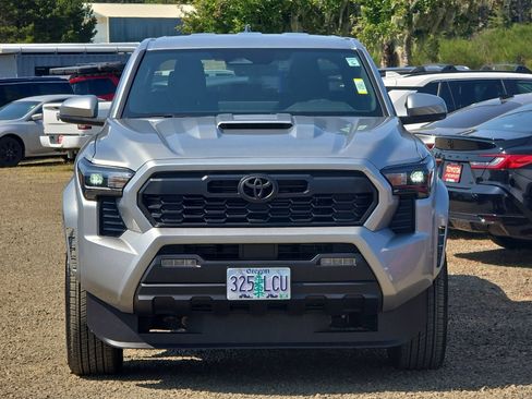 Used 2025 Toyota Tacoma TRD Sport AWD/4WD image 6